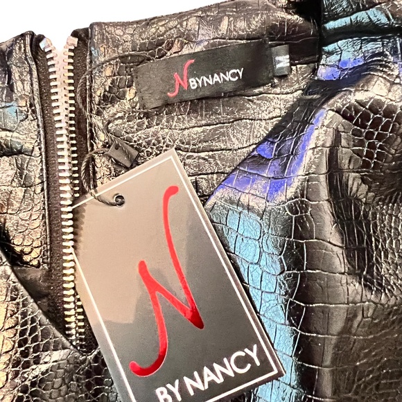 #A029 -  Black faux leather  exaggerated sleeves  top by N by Nancy - Picture 6 of 7